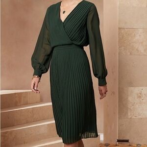 Banana republic emerald pleated long sleeve midi dress